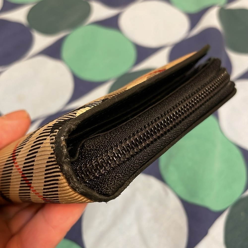 Burberry Beige and Black Plaid Zippy Wallet - Picture 4 of 12